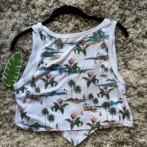 Local Lab | Crop Tank - Picture 5 of 6